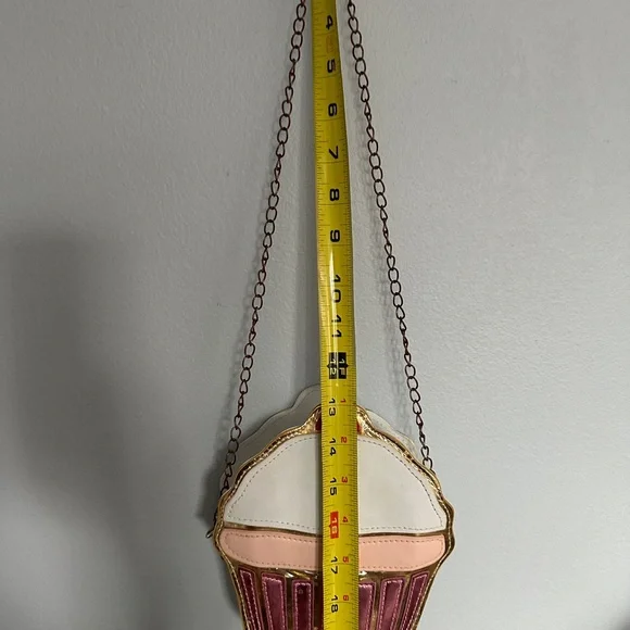 Cupcake Crossbody Bag - Picture 4 of 6